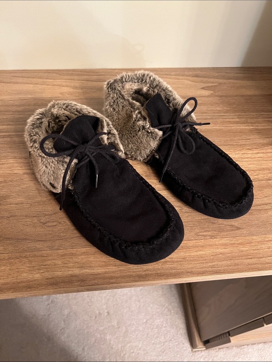 Simply Vera Vera Wang Shoes - Simply Vera Vera Wang Black Moccasin Slippers with Grey Faux-Fur Collar